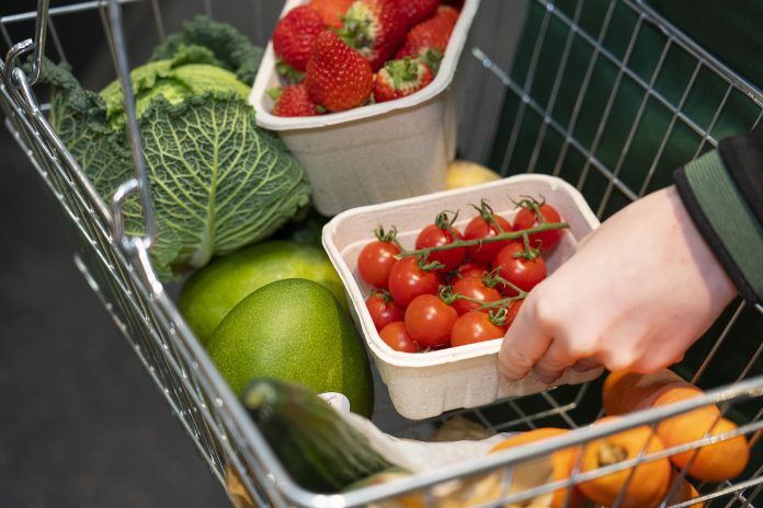 Marks & Spencer has upped the ante on its war on plastic by launching 90 lines of loose fruit and vegetables completely free of plastic packaging.
