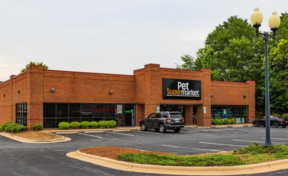 Grand Openings: Pet Supermarket, Merill Lynch, Burke Antiques