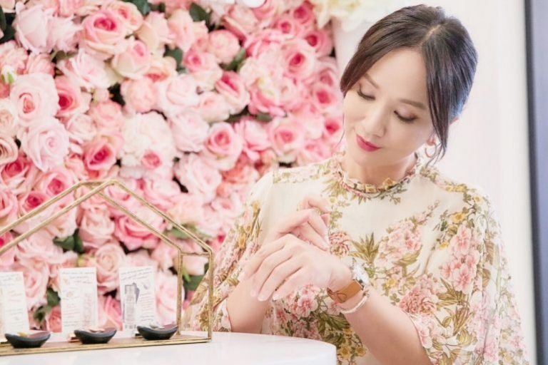 Elizabeth Arden White Tea House