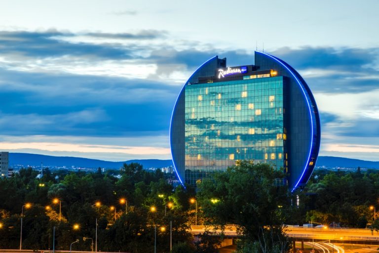 Radisson Blu Hotel, Frankfurt Exterior