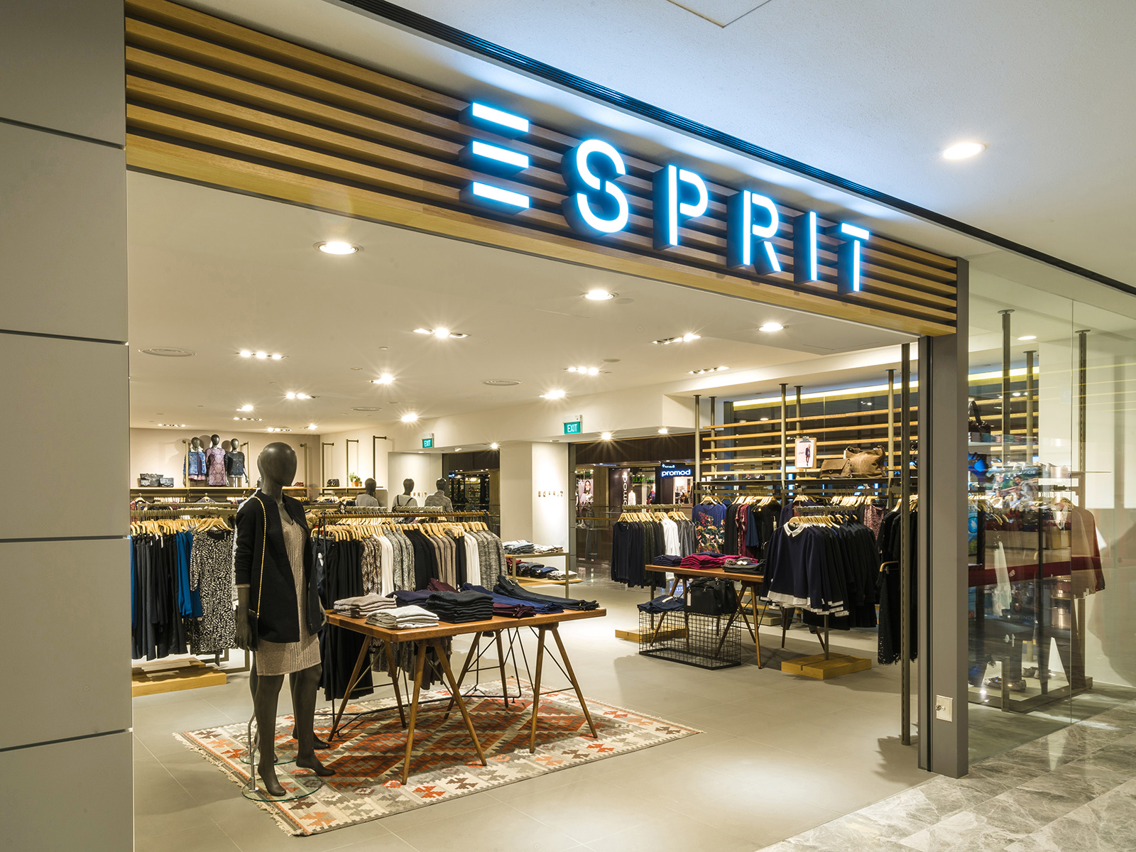 Bibliografie Mellow Straat Esprit integrates digital shopping and marketing | Retail & Leisure  International