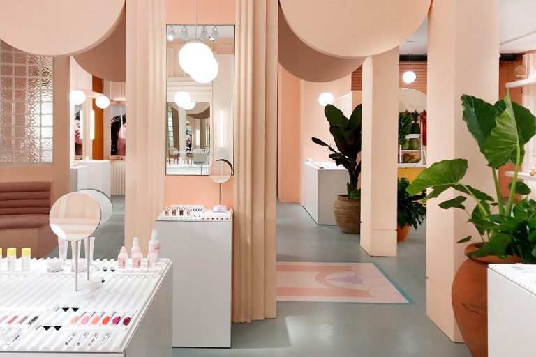 Glossier teases its London pop-up