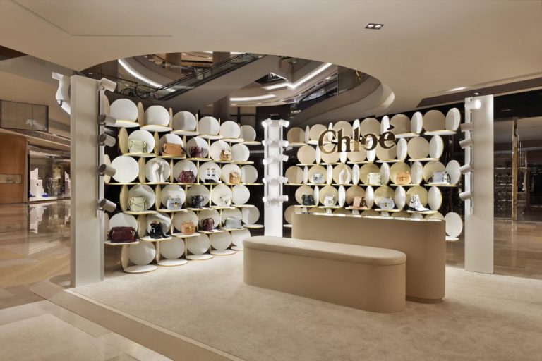 Chloe opens first travel retail store