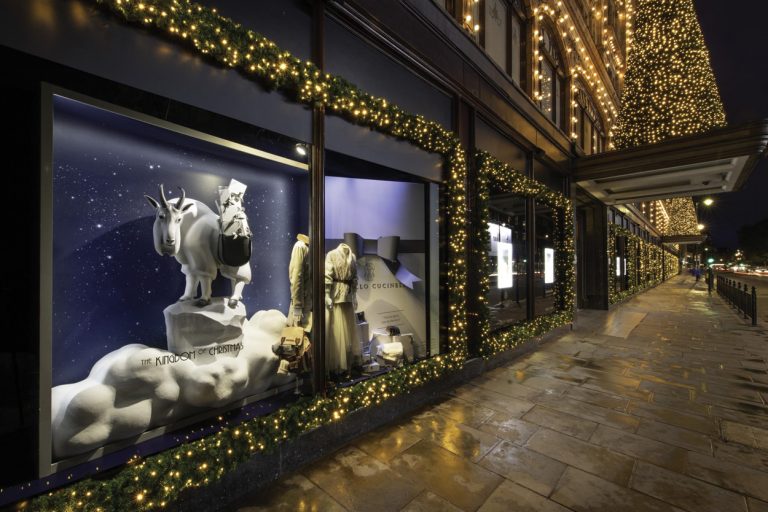 Christmas Windows – Lighting Up The Holidays