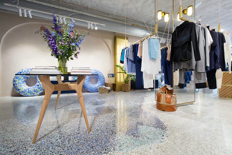 L/Uniform opens in Merci