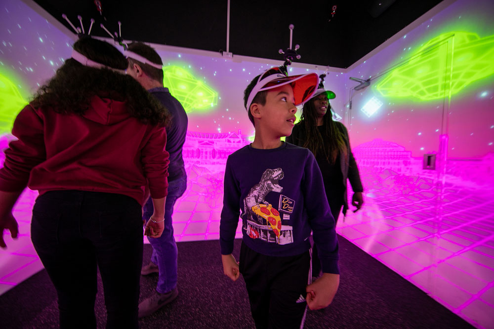 ELECTRIC GAMEBOX Retail & Leisure International