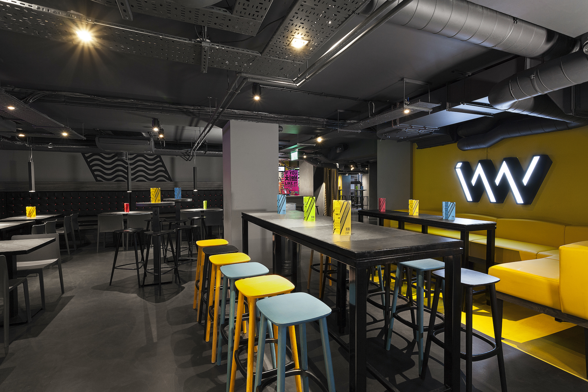 Wing Wing Signs At Chinatown London Retail & Leisure International