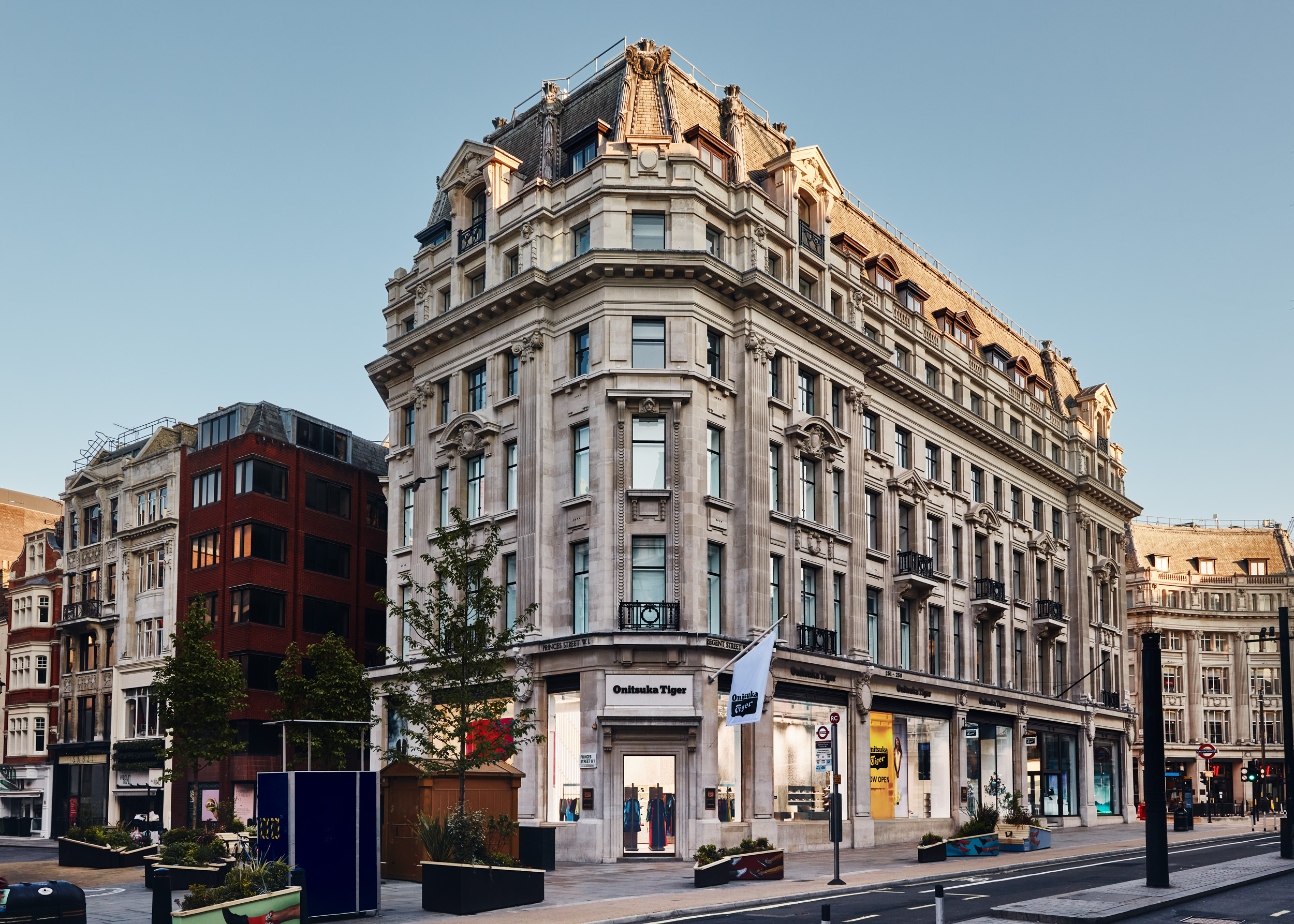 onitsuka tiger queensway shopping centre