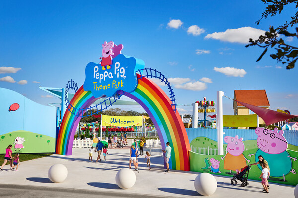 Entrance-Arch-Peppa-Pig-Theme-Park