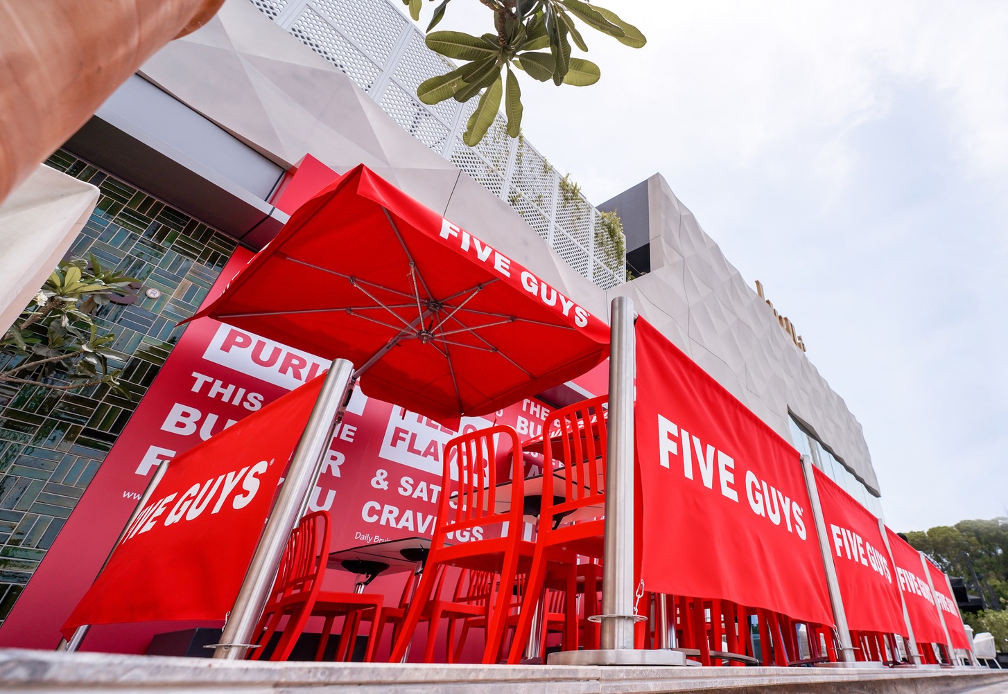 Five Guys Unveil New Site Retail & Leisure International
