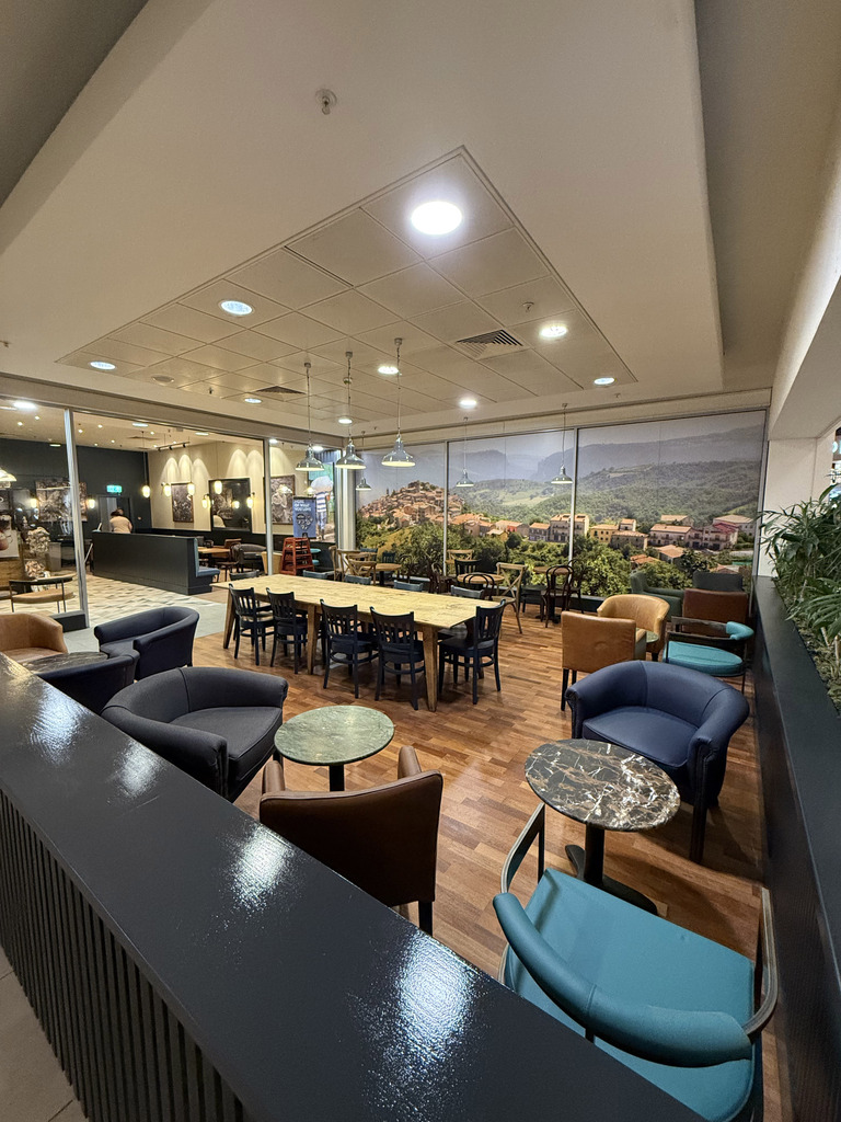 Refurbished Caffé Nero Opens at Livingston Design Outlet