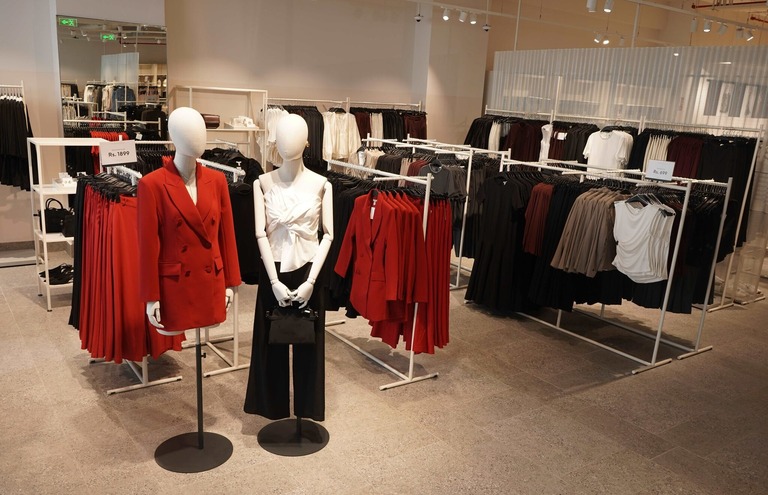 H&M Opens Stores in Dehradun and Surat