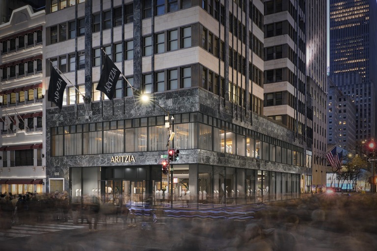 Aritzia Opens Flagship Boutique