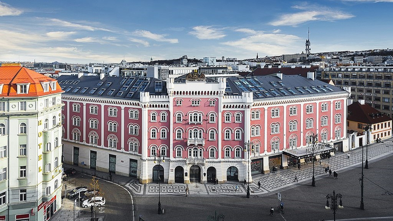 Union Investment evaluates selling shopping centre in Prague