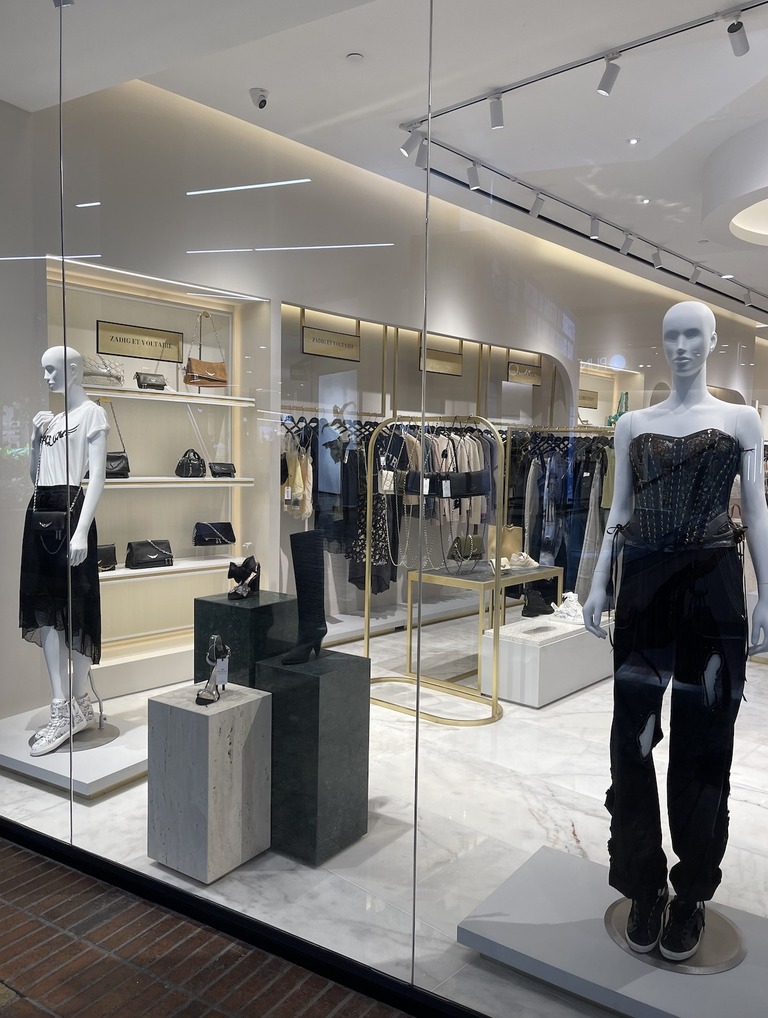 Malva Opens News Store in Cali