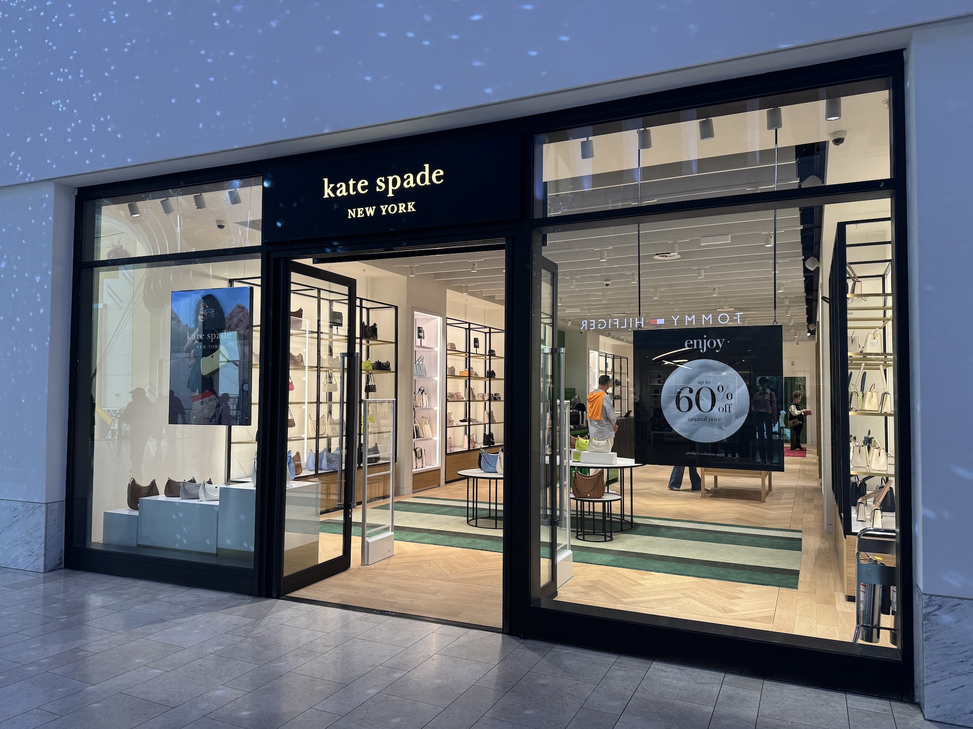 kate spade new york, The O2