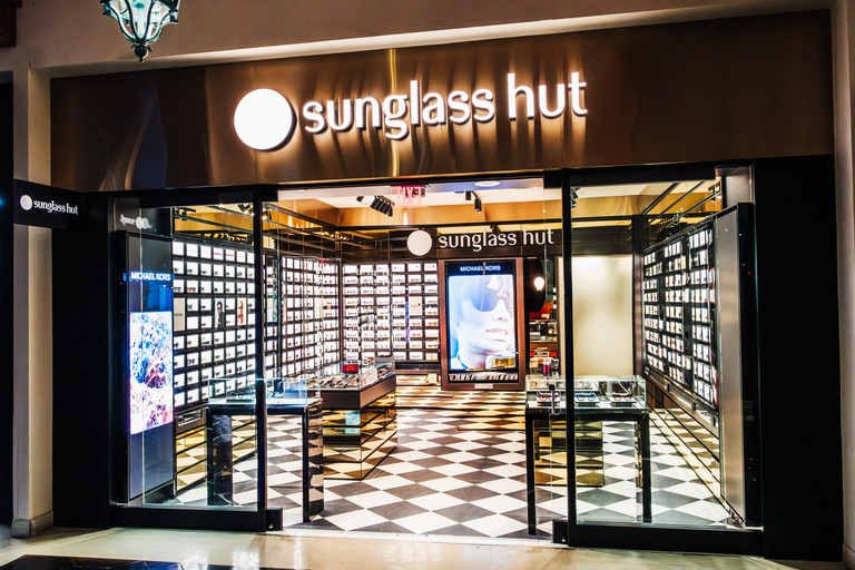 SUNGLASS HUT