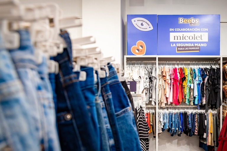 Kiabi Present Second-Hand Model in Iberian Peninsula