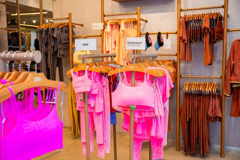 LIVE! Opens Store in Acre