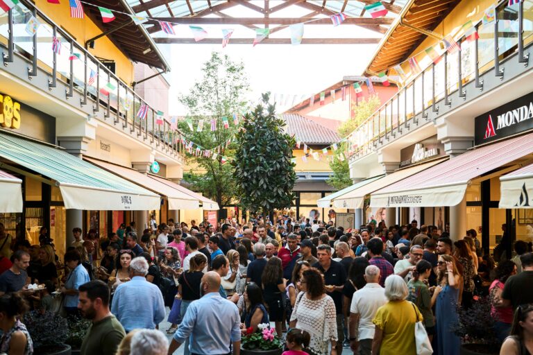 NEINVER Opens New Food Plaza