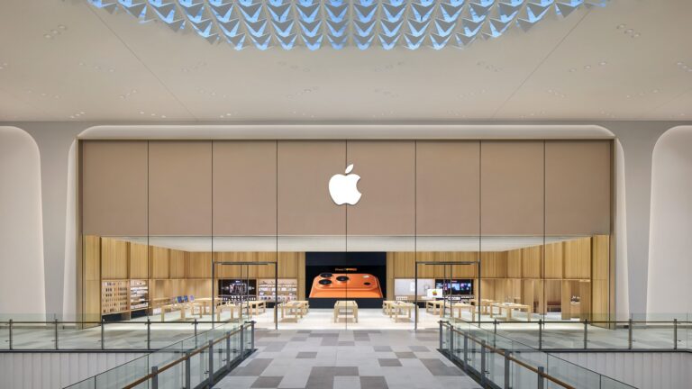 Apple Opens Fifth UAE Store