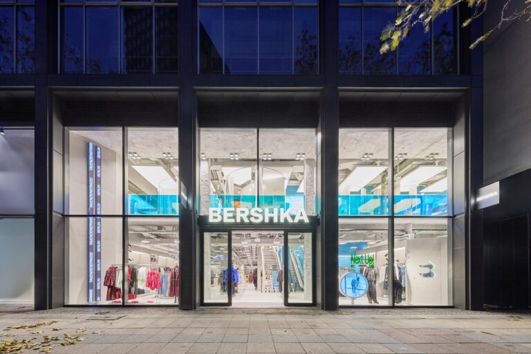 Lakeside Shopping Centre Adds BERSHKA