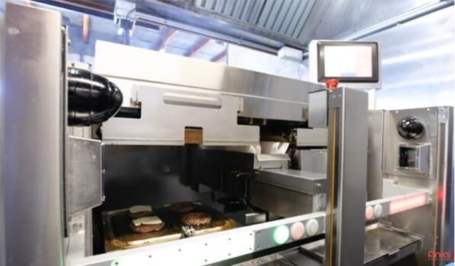 Quick-Serve Operator Deploys Grilling Robot