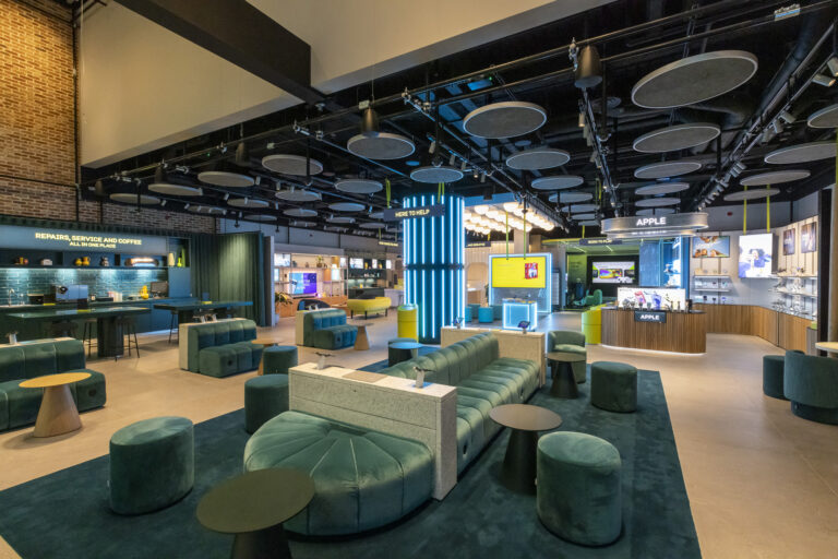 EE Brings Experiential Store to Oxford Street
