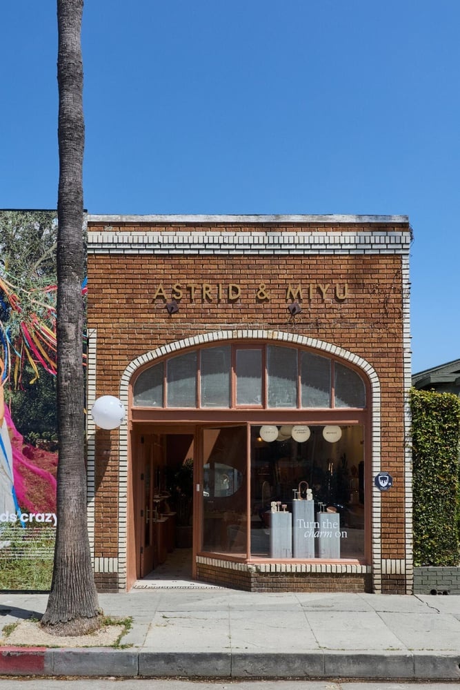 Astrid & Miyu Makes Los Angeles Debut