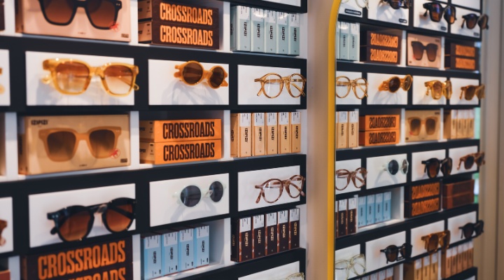 Izipizi Unveils Directly Operated Store in Japan