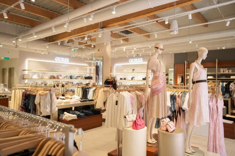 Guess Renews Designer Outlet Algarve Presence