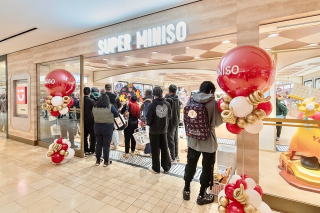 The debut of Super Miniso outside of China is part of a broader rollout of Miniso’s IP theme park-style stores across Canada, with four locations opening from October to November. This includes three Super Miniso stores in Mississauga, Winnipeg and Montreal, and the first Miniso Land in Toronto.
